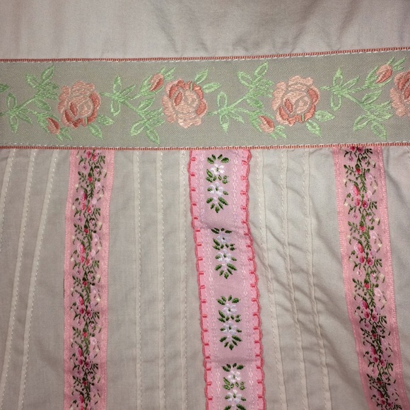 Feminine Zinc Light Pink Dress w/ Floral Ribbon - Picture 3 of 3